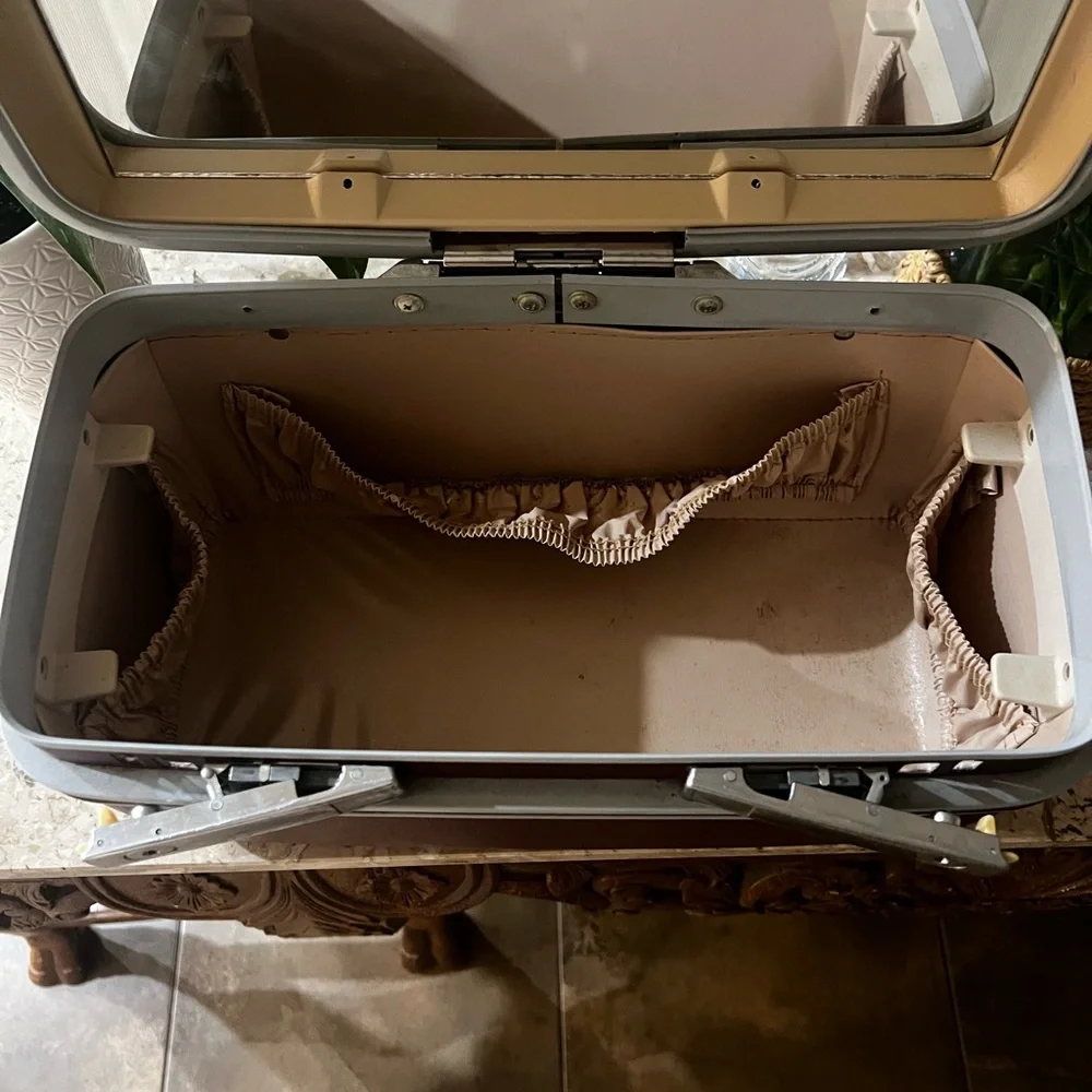 Samsonite Traincase - Picture 2 of 6